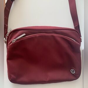 Lululemon everywhere Crossbody bag